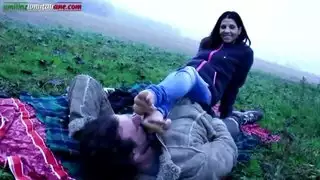 الفحل الأسود يأخذها بوضعية الكلب في إباحية عنيفة