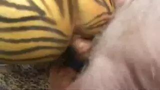 أفاف شعيب: مص القضيب والجماع من الخلف