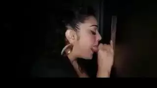صور سيلفي عارية تؤدي إلى فعل صريح في غرفة النوم