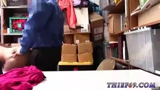 التعرض لهجوم من قبل ناضجة وصديقتها