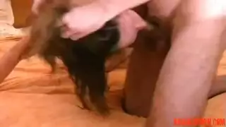 جماع جماعي صريح: عاهرة قذرة تأخذ عدة حمولات