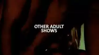 كوغار داكنة تأخذ قضيبًا طويلاً وثقيلاً بعمق وبمفردها