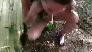 خيال مص قضيب في ثقب المجد: سمراء بحزام الرباط تأخذ قضيبًا مجهولاً