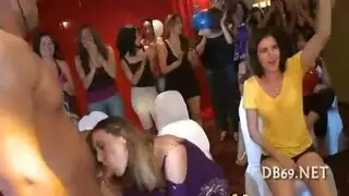 جزائرية تدي الزب في طوموبيل