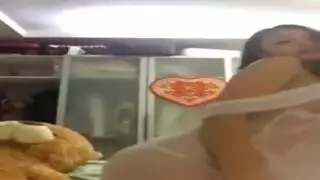 فتاه بتعرض كسها كام