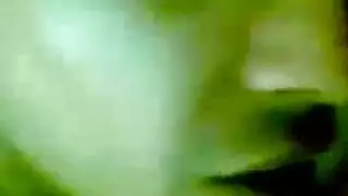 الفاتنة الشرقية تفتح مهبلها على مصراعيه