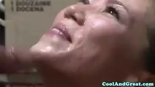 عاهرات آسيويات شابات يقدمن عرض جنسي إباحي مباشر
