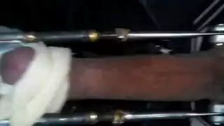 يدويًا وجنس فموي ثنائي في بورن صعب