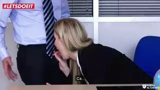 يحب نهديك