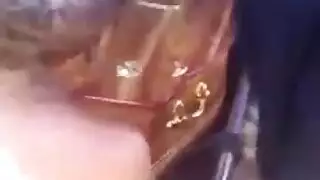 ربة منزل مثيرة تسجل فيديو جنسي صريح وهي وحيدة في المنزل