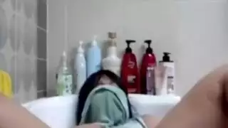 نادلة ممتلئة الجسم تمص وتختنق بقضيب ضخم