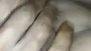 نائب الرئيس الأسمر يقبل هدية الحزب الجنسية الصعبة