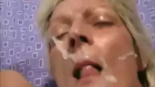 شقراء تأخذ ضرب شرج عميق