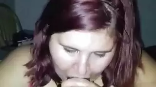 عاهرة الوشم ألانا رو في جلسة مص جماعي مع رجلين
