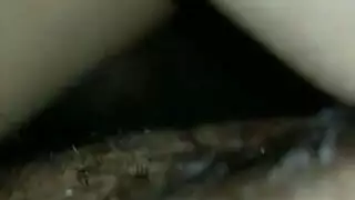 زوجة مراهقة تأخذ قضيب أسود ضخم في مؤخرتها الضيقة