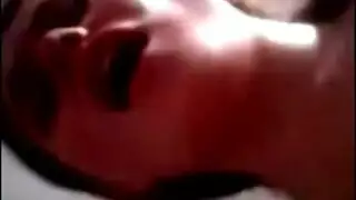 عاهرة عربية بثدي كبير تتوق لحمل الرجل الأصلع اليومي