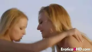 سكارليت سيج ولينا بول في حفلة جنسية ثلاثية جامحة