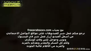 الصديقة المتسلطة تتحكم في جلسة الجلوس على الوجه