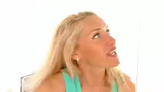 ينيك أخته كل مره ويقذف داخلها