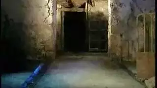أثر قديم مال طويل ذو أرجل