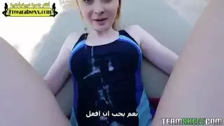 احتفال تأديق خارجي: مراهقة بيضاء البشرة تأخذ عدة حمولات في المسبح
