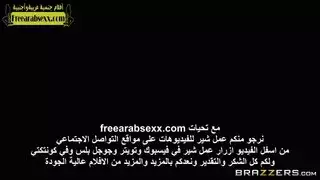 ميلف الصالة الساخنة تتخطى الحبل ثم تركب قضيب المدرب الضخم