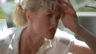 حفلة جنسية مثلية في الحافلة المتحركة فعل إباحي علني