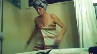 حارسات منهكات تتوسل لقضيب عميق