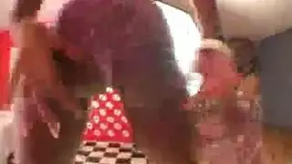 فرجها مكشوف وجاهز للعمل