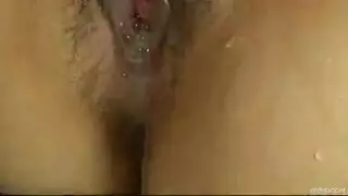 نساء تطلق تيارات ذهبية على عبيد ذكور متلهفين