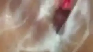 زوجة مغامرة تتفاخر بثدييها لصديق زوجها قبل جنس مكثف