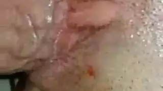 يقتل البنت قتل قتل حتى يطلع من الدم والقوه