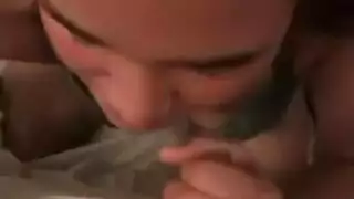 ممرضة وقحة تأخذ قضيب مريضها لفحص إباحي