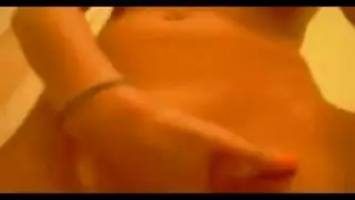 جميل في سن المراهقة الكلية و اللسان الديك