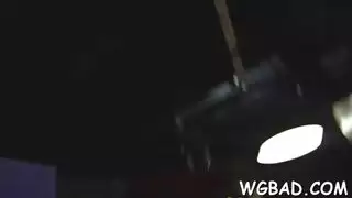 أمنية عيد ميلادها: علاقة جنسية جماعية وهي ترتدي الكعب فقط