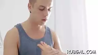أستاذ يعمل سويعة ويسخن على تلميذاته وينيكها