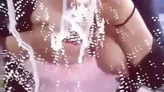 دهن الجسم فراولة ولحسه