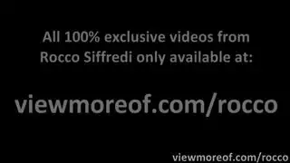 رجل يفشخ كس بنت سكس عنيف