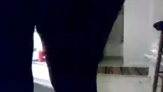 القنية الطبية تفتح كسها قبل أن تمص حبة شرجية عملاقة