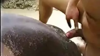 نيك جامد زبه يجرب فتاة افريقية لأول مرة على الشاطئ