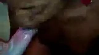 سمراء وقحة تُحشى بالكامل من قبل مجموعة من الرجال المثيرين