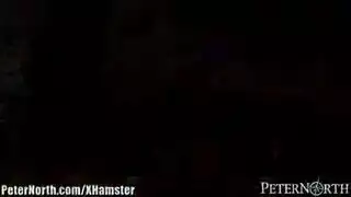 شاب موشوم يضرب مؤخرة كاسيدي بانكس في مشهد شرجي صريح