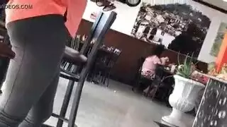 عاهرات سمراوات يستمنين في مشاهد فردية صريحة