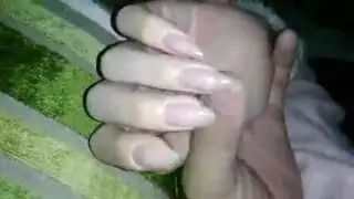 مثيرة ونعسانة تفتح ساقيها لجنس صعب