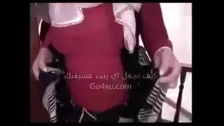 جمال محجبة تمزق ملابسها وتعصر صدرها قبل جنس صاخب