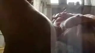 لمس صدر الممثله الهنديه