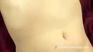 شقراء حسية تجعل كسها يقطر وتأخذ قضيباً قاسياً