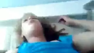 شهوة زوجة الأب المحرمة: فتاة عراقية ساخنة تنكح ابن زوجها الشاب