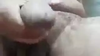 العاشق المصري يحفر فرجها المبلل ويجعلها ترتجف وينفجر على صدرها