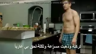 امرأة ناضجة تستخدم ثدييها المثيرين لأخذ عذرية ابن زوجها